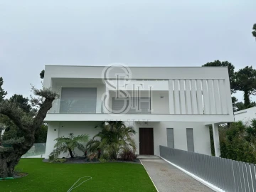 Moradia T5 para Venda em Charneca de Caparica e Sobreda