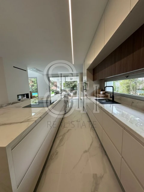 Moradia T5 para Venda em Charneca de Caparica e Sobreda