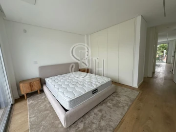 Moradia T5 para Venda em Charneca de Caparica e Sobreda