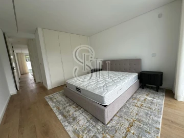 Moradia T5 para Venda em Charneca de Caparica e Sobreda