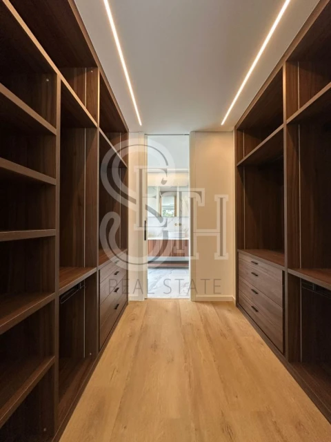 Moradia T5 para Venda em Charneca de Caparica e Sobreda