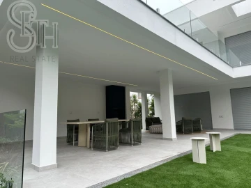 Moradia T5 para Venda em Charneca de Caparica e Sobreda