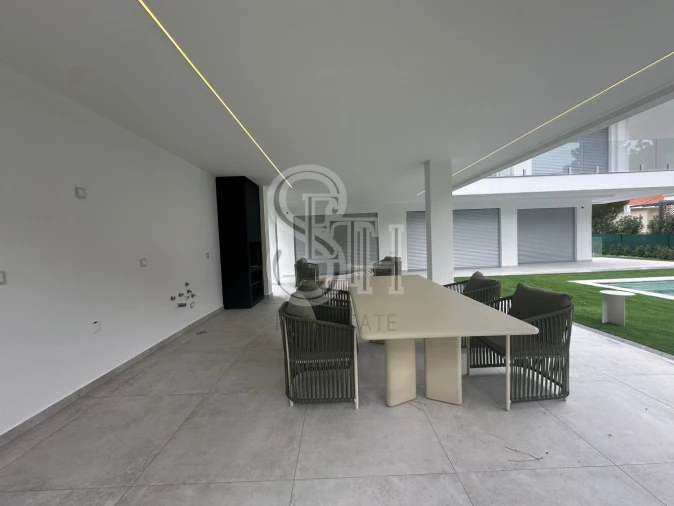 Moradia T5 para Venda em Charneca de Caparica e Sobreda Foto 6