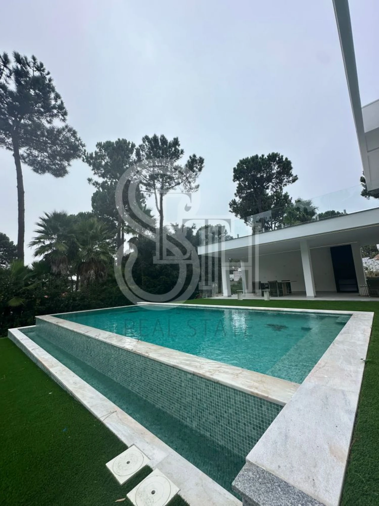 Moradia T5 para Venda em Charneca de Caparica e Sobreda Foto 3