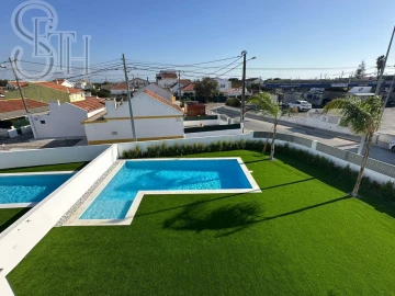 Moradia T3 para Venda em Charneca de Caparica e Sobreda