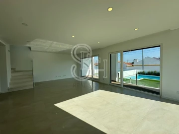 Moradia T3 para Venda em Charneca de Caparica e Sobreda