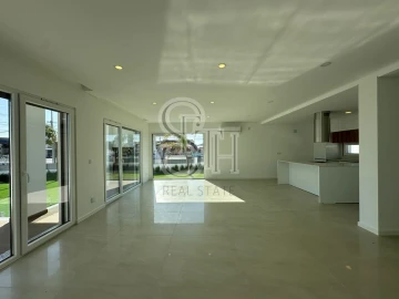 Moradia T3 para Venda em Charneca de Caparica e Sobreda