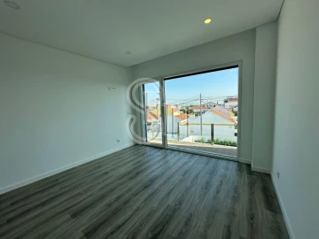 Moradia T3 para Venda em Charneca de Caparica e Sobreda