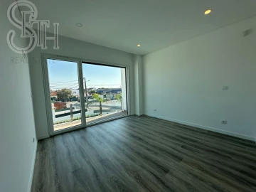 Moradia T3 para Venda em Charneca de Caparica e Sobreda