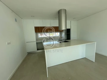 Moradia T3 para Venda em Charneca de Caparica e Sobreda