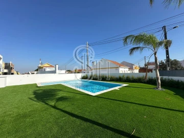 Moradia T3 para Venda em Charneca de Caparica e Sobreda