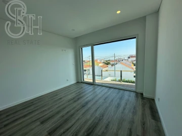 Moradia T3 para Venda em Charneca de Caparica e Sobreda
