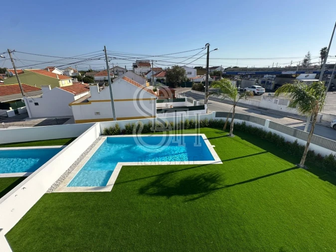 Moradia T3 para Venda em Charneca de Caparica e Sobreda