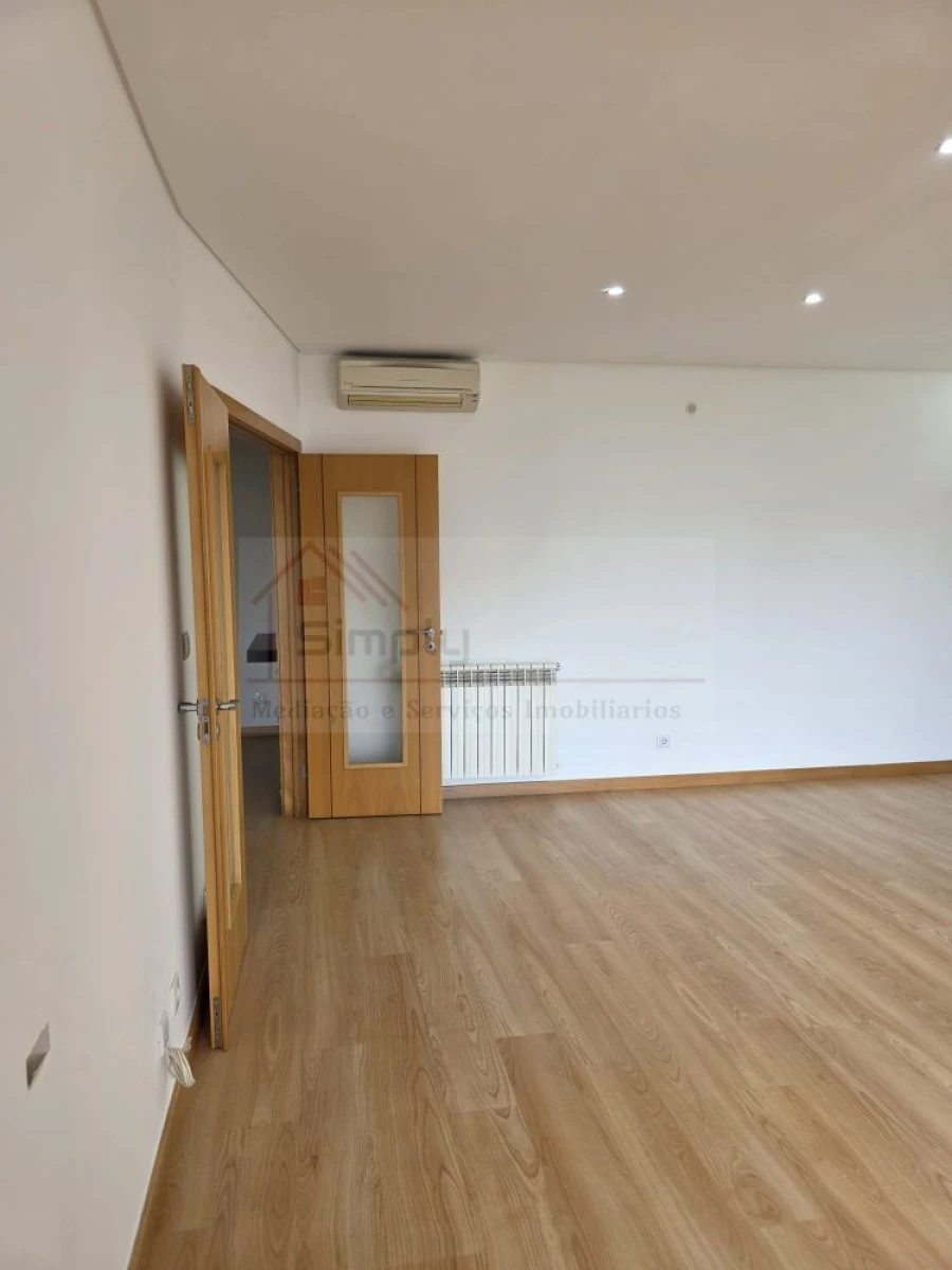 Apartamento T3 para Venda em Odivelas Foto 13