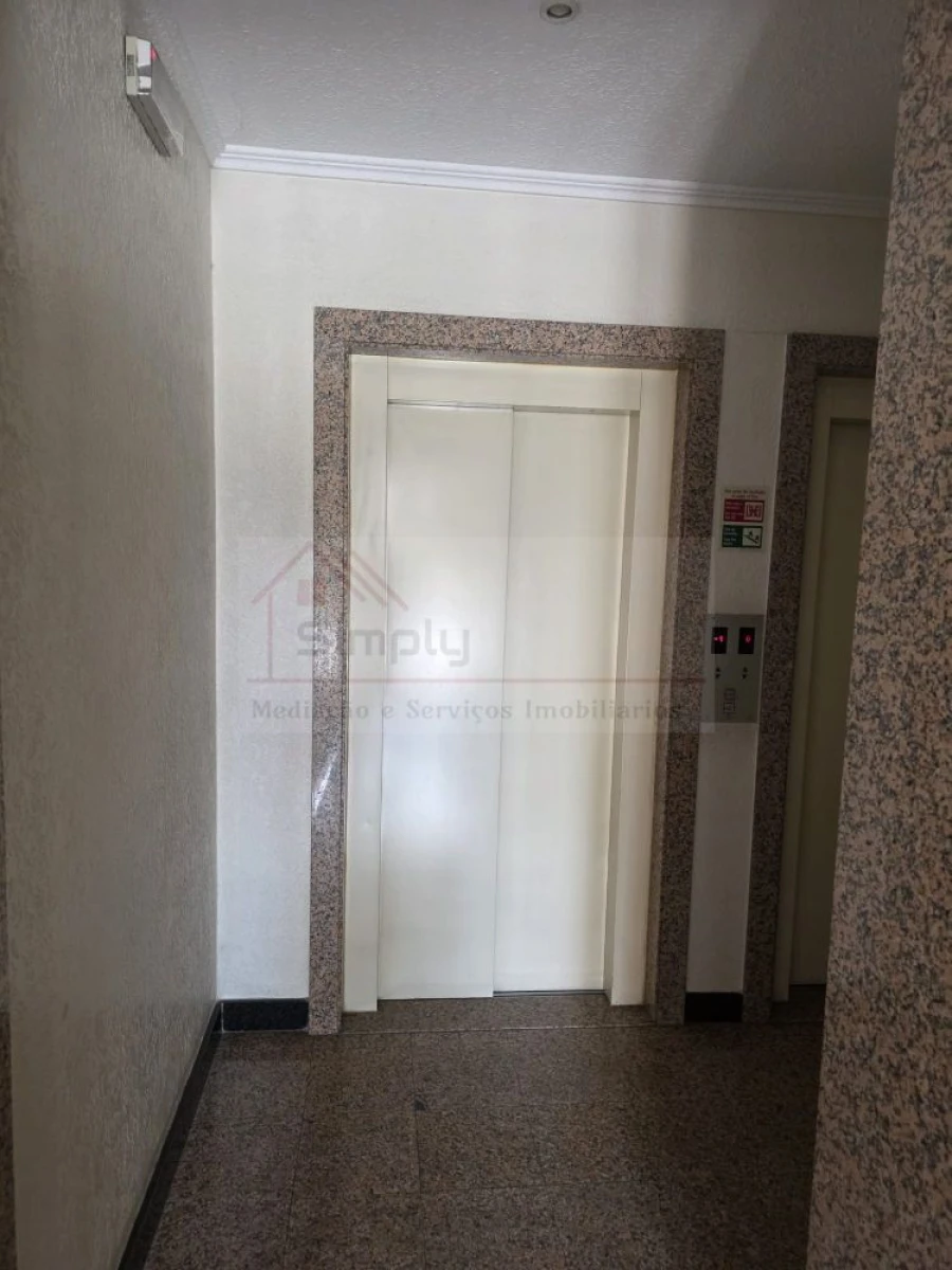 Apartamento T3 para Venda em Odivelas Foto 2