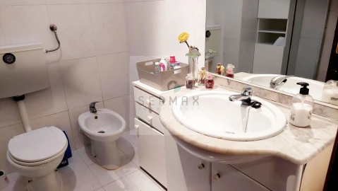 Moradia T8 para Venda em Campanhã