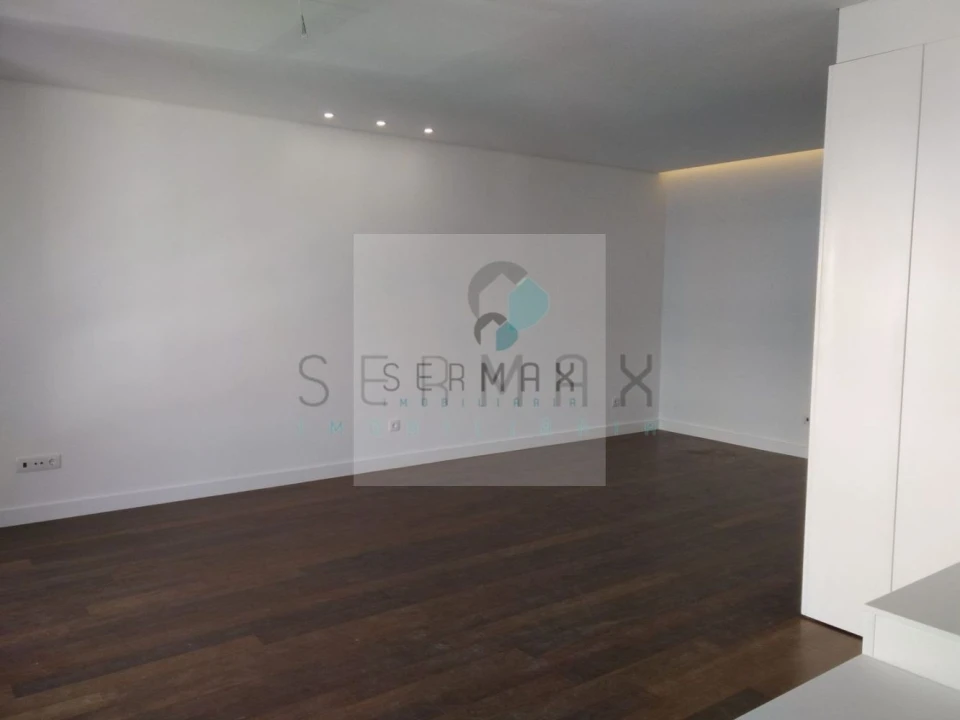 Apartamento T4 para Venda em Cedofeita, Santo Ildefonso, Sé, Miragaia, São Nicolau e Vitória Foto 2