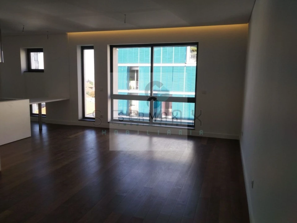 Apartamento T4 para Venda em Cedofeita, Santo Ildefonso, Sé, Miragaia, São Nicolau e Vitória Foto 1