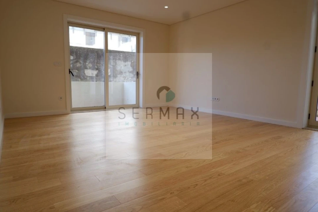Apartamento T3 para Venda em Lordelo do Ouro e Massarelos Foto 1
