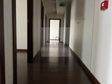 Loja para Venda em Lordelo do Ouro e Massarelos