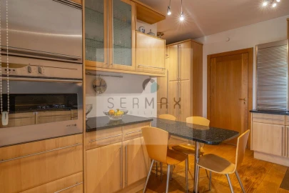 Apartamento T5 para Venda em Santa Marinha e São Pedro da Afurada