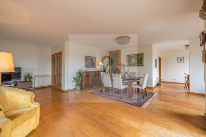 Apartamento T5 para Venda em Santa Marinha e São Pedro da Afurada