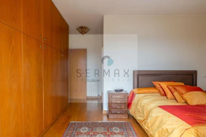 Apartamento T5 para Venda em Santa Marinha e São Pedro da Afurada