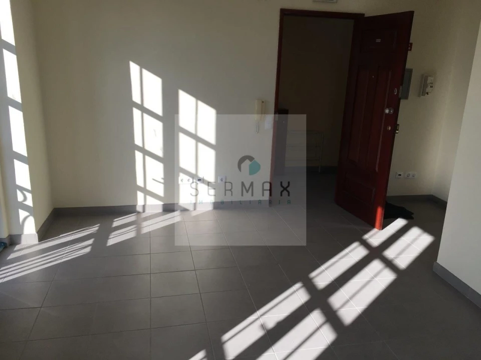 Loja para Arrendamento em Cedofeita, Santo Ildefonso, Sé, Miragaia, São Nicolau e Vitória Foto 2