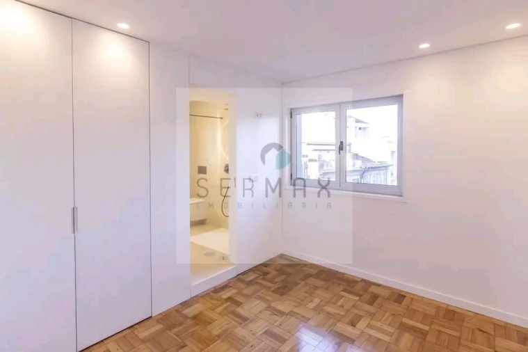 Apartamento T4 para Venda em Cedofeita, Santo Ildefonso, Sé, Miragaia, São Nicolau e Vitória Foto 5