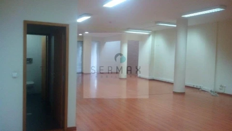 Loja para Arrendamento em Pedrouços