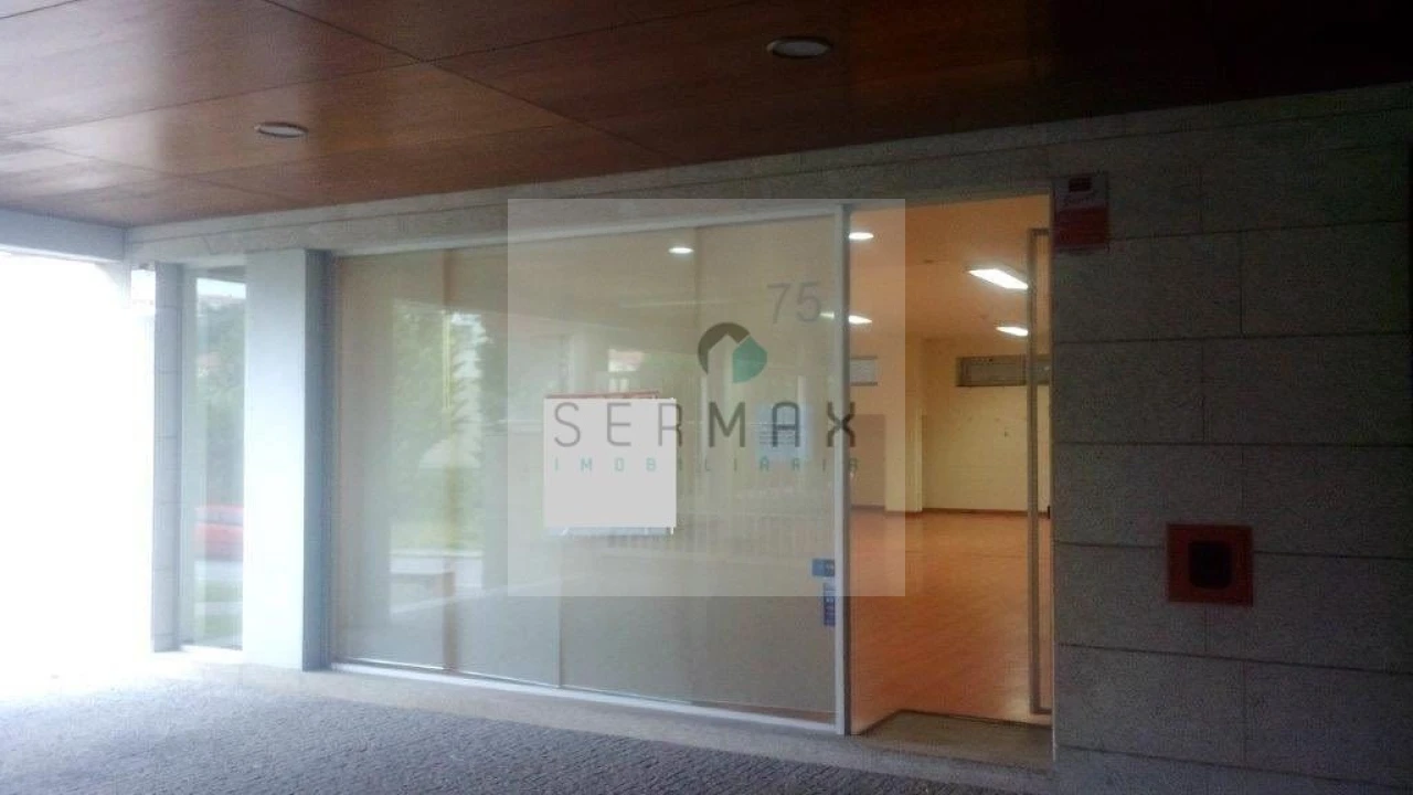 Loja para Arrendamento em Pedrouços Foto 3