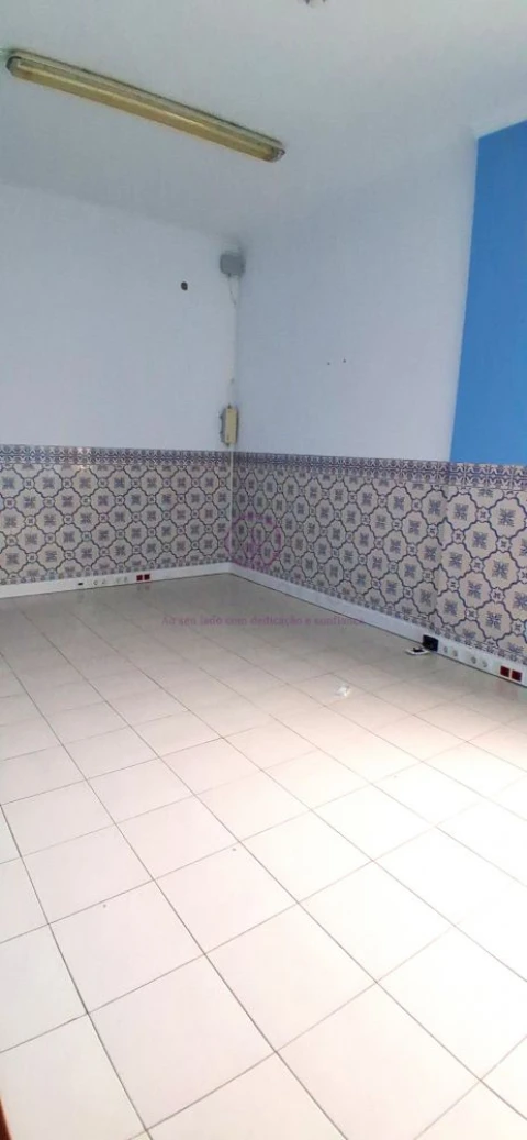 Loja para Venda em Algueirão-Mem Martins