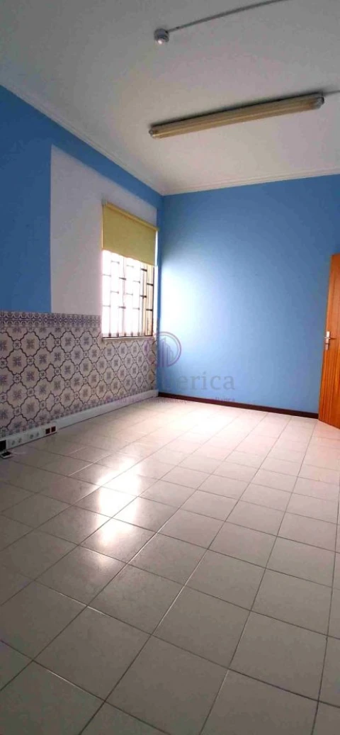 Loja para Venda em Algueirão-Mem Martins