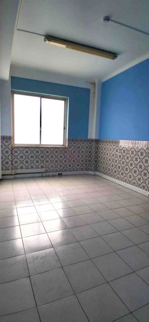 Loja para Venda em Algueirão-Mem Martins