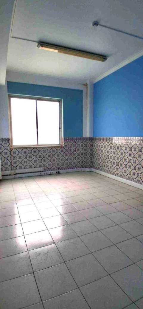 Loja para Venda em Algueirão-Mem Martins