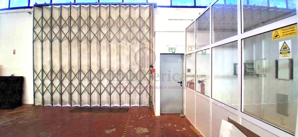 Loja para Arrendamento em Massamá e Monte Abraão