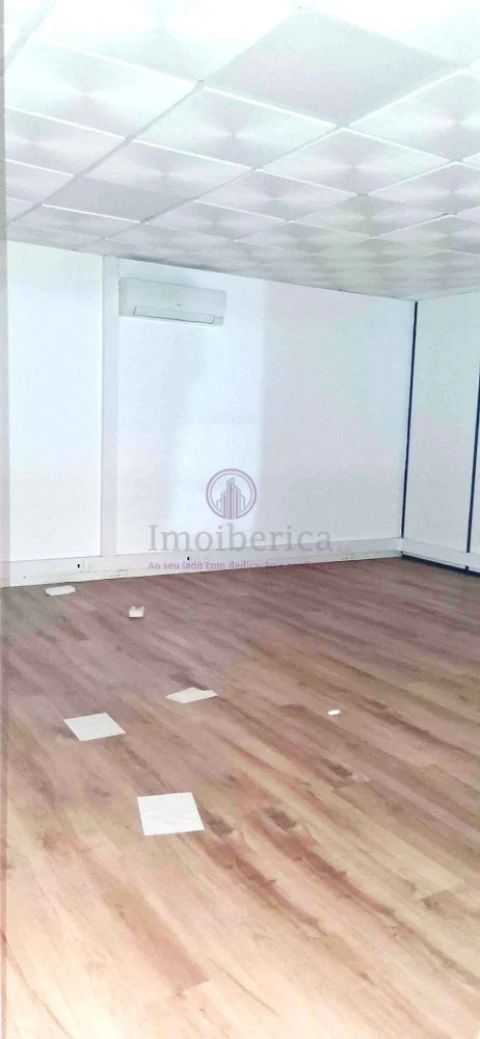 Loja para Arrendamento em Massamá e Monte Abraão