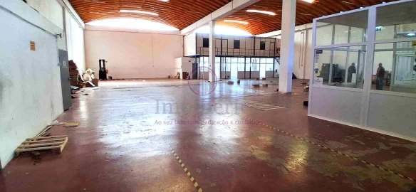 Loja para Arrendamento em Massamá e Monte Abraão