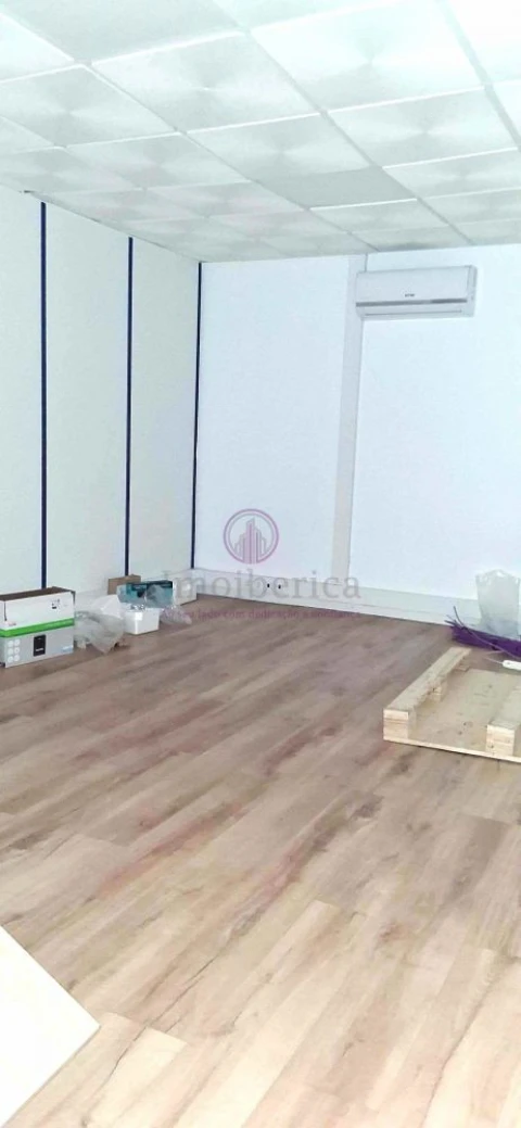 Loja para Arrendamento em Massamá e Monte Abraão