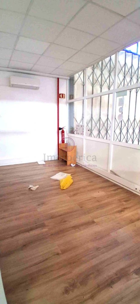 Loja para Arrendamento em Massamá e Monte Abraão