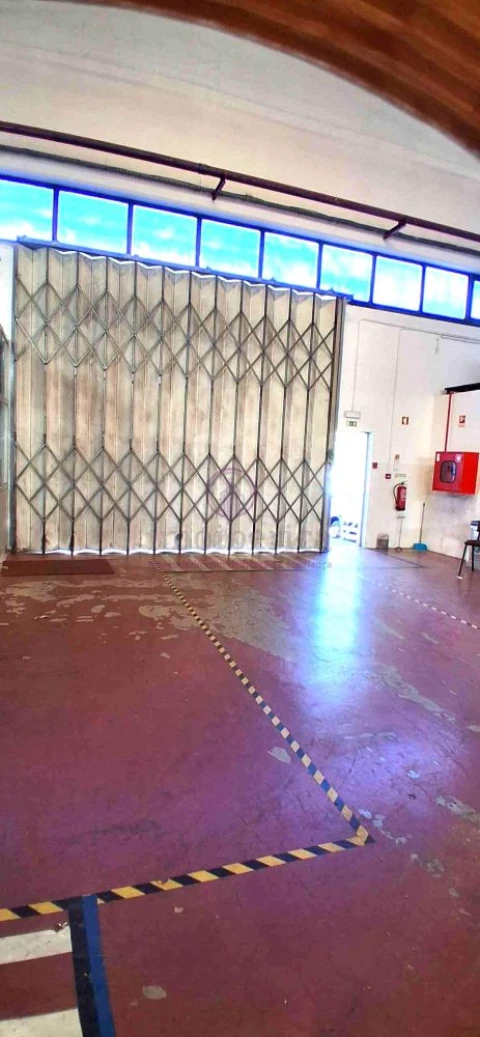 Loja para Arrendamento em Massamá e Monte Abraão