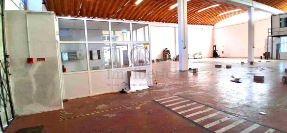 Loja para Arrendamento em Massamá e Monte Abraão