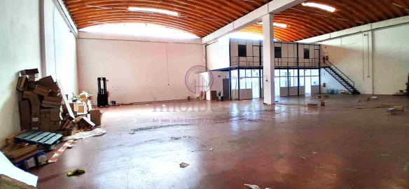 Loja para Arrendamento em Massamá e Monte Abraão