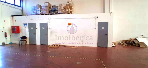 Loja para Arrendamento em Massamá e Monte Abraão