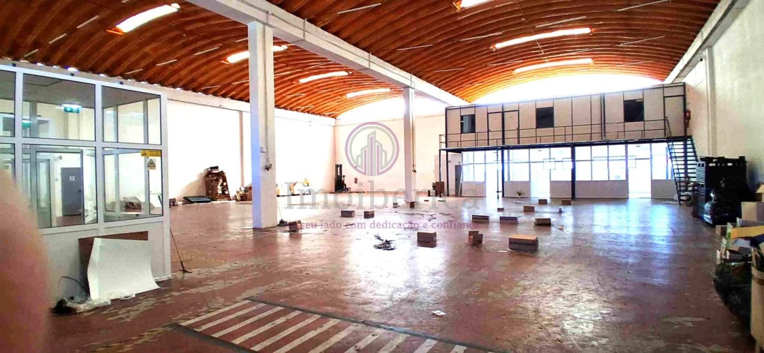 Loja para Arrendamento em Massamá e Monte Abraão Foto 8