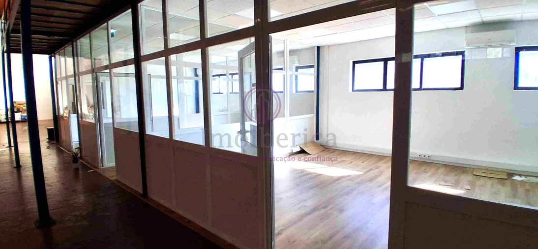 Loja para Arrendamento em Massamá e Monte Abraão Foto 7