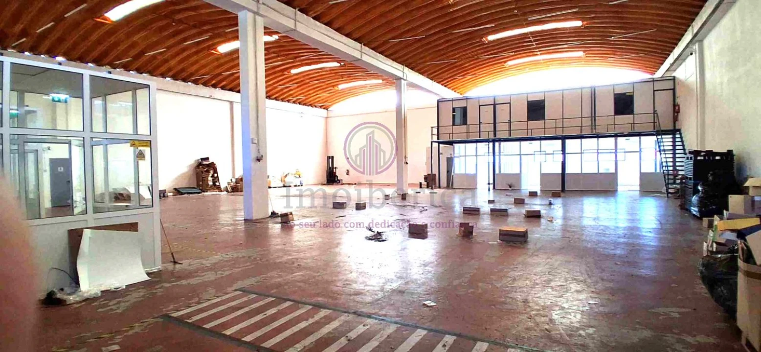 Loja para Arrendamento em Massamá e Monte Abraão Foto 9