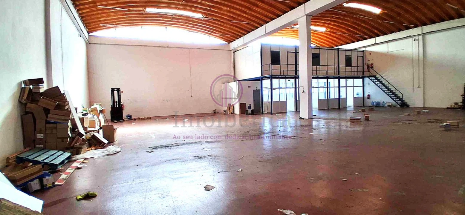 Loja para Arrendamento em Massamá e Monte Abraão Foto 3