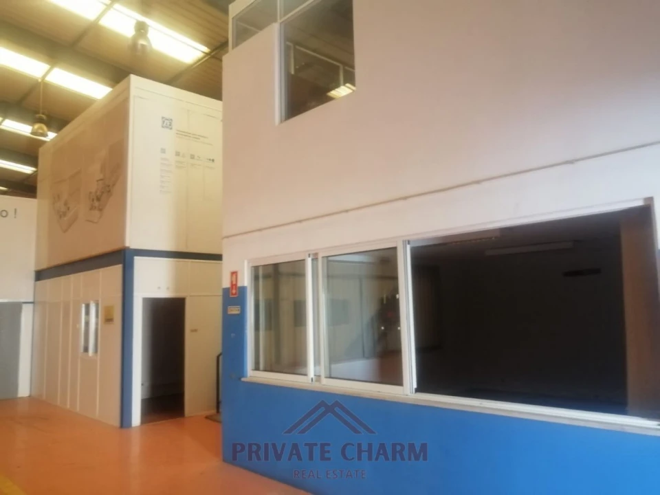 Loja para Arrendamento em Sacavém e Prior Velho Foto 6