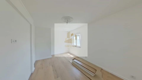 Apartamento T2 para Venda em Camarate, Unhos e Apelação